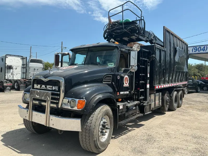 2005 Mack GU713