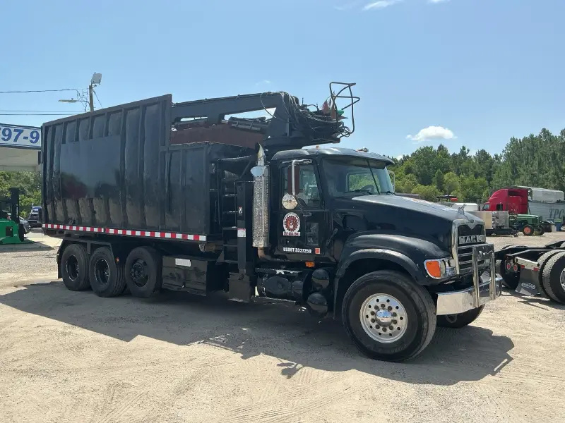 2005 Mack GU713