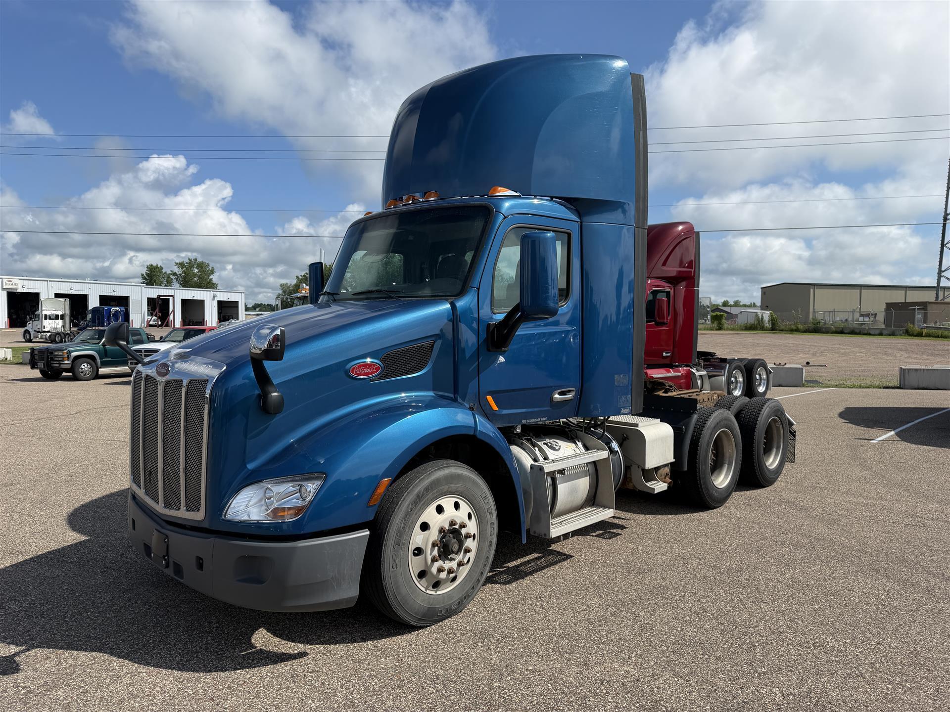 2016 PETERBILT 579 in Eau Claire, WI