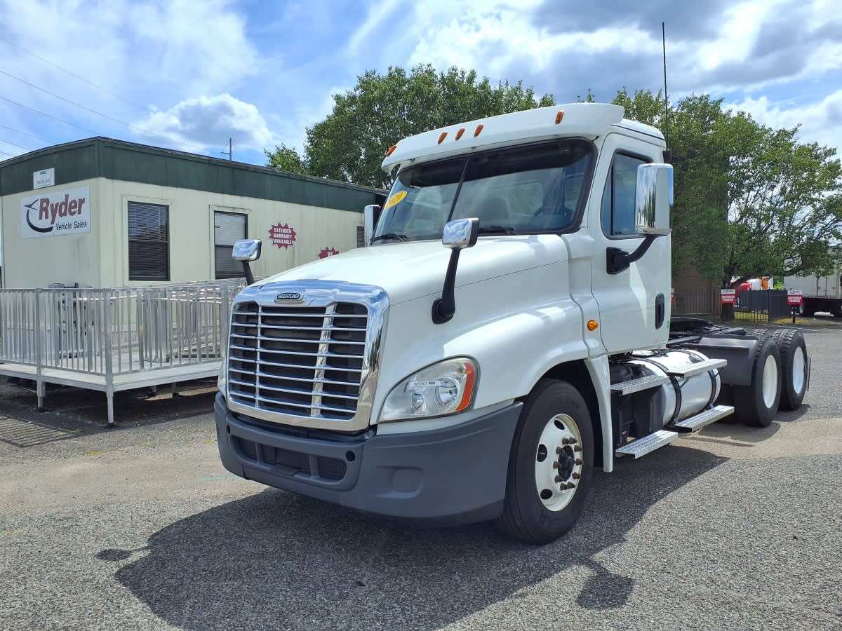 2020 FREIGHTLINER CASCADIA 125 in Knoxville, TN