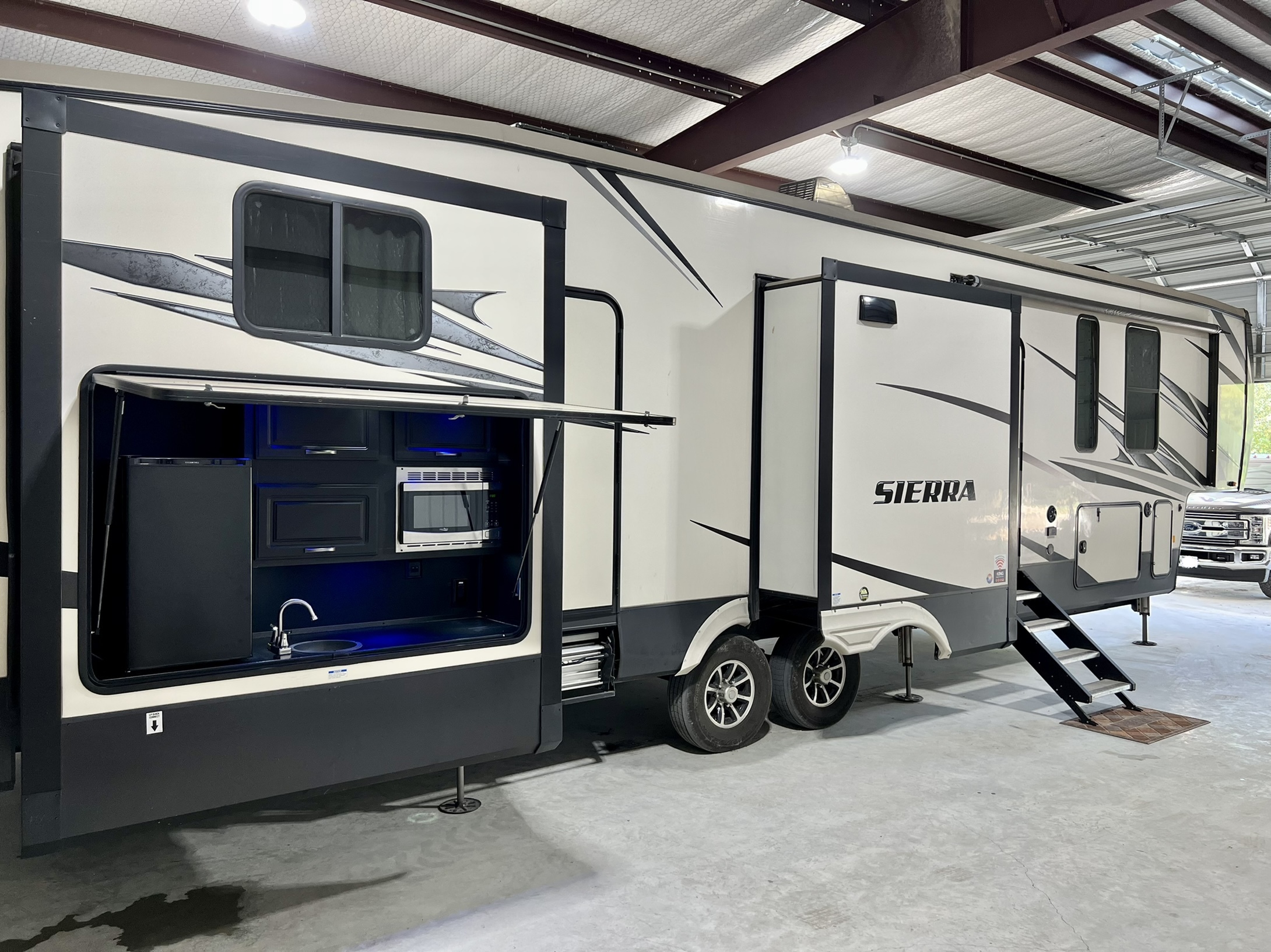 2018 Forest River SIERRA 384QBOK RV