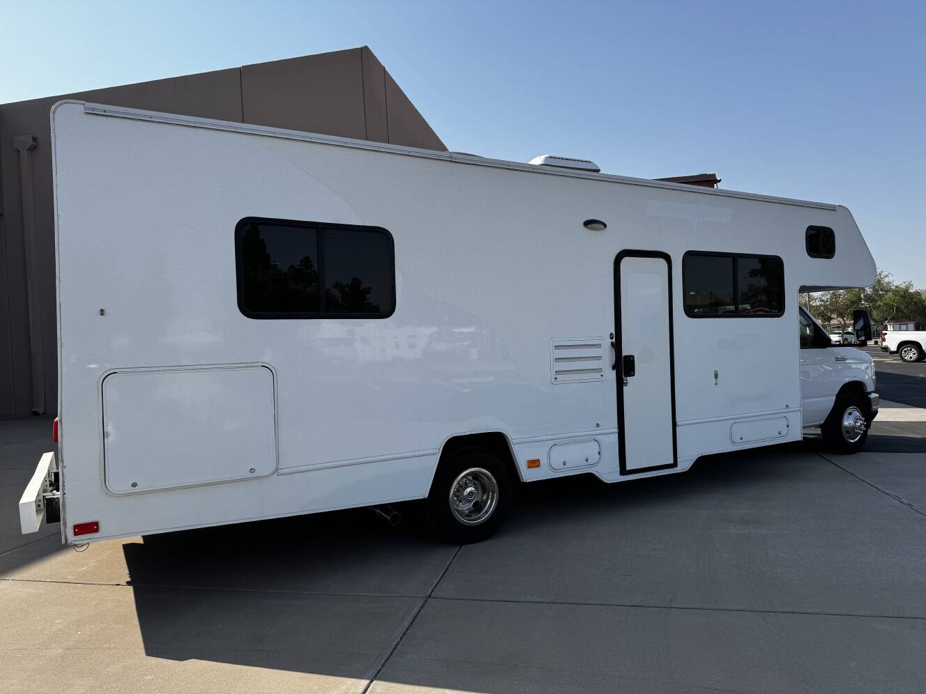 A photo of this 2021 Winnebago MINNIE WINNIE 328QR