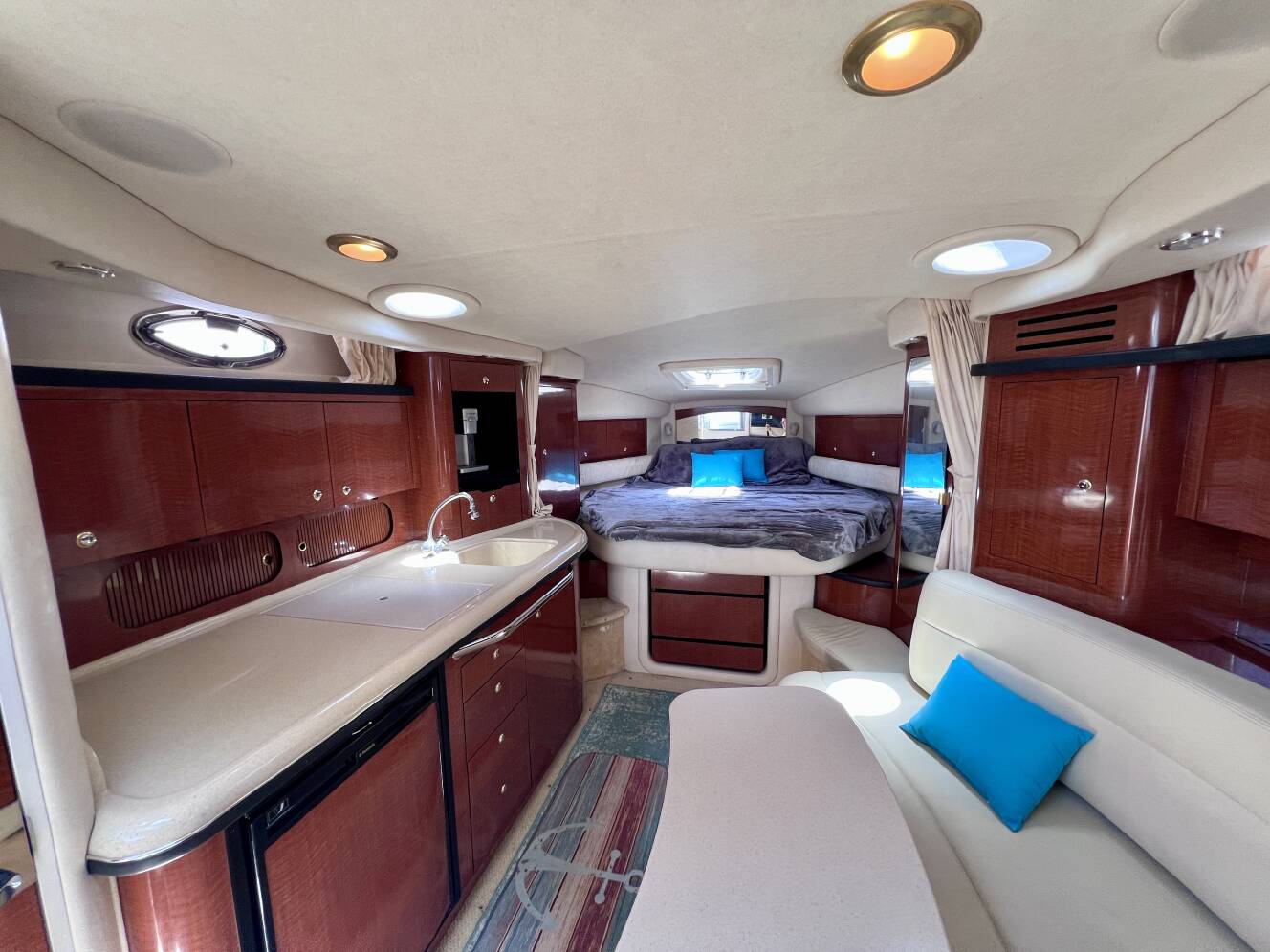 A photo of this 2003 Sea Ray 340 SUNDANCER