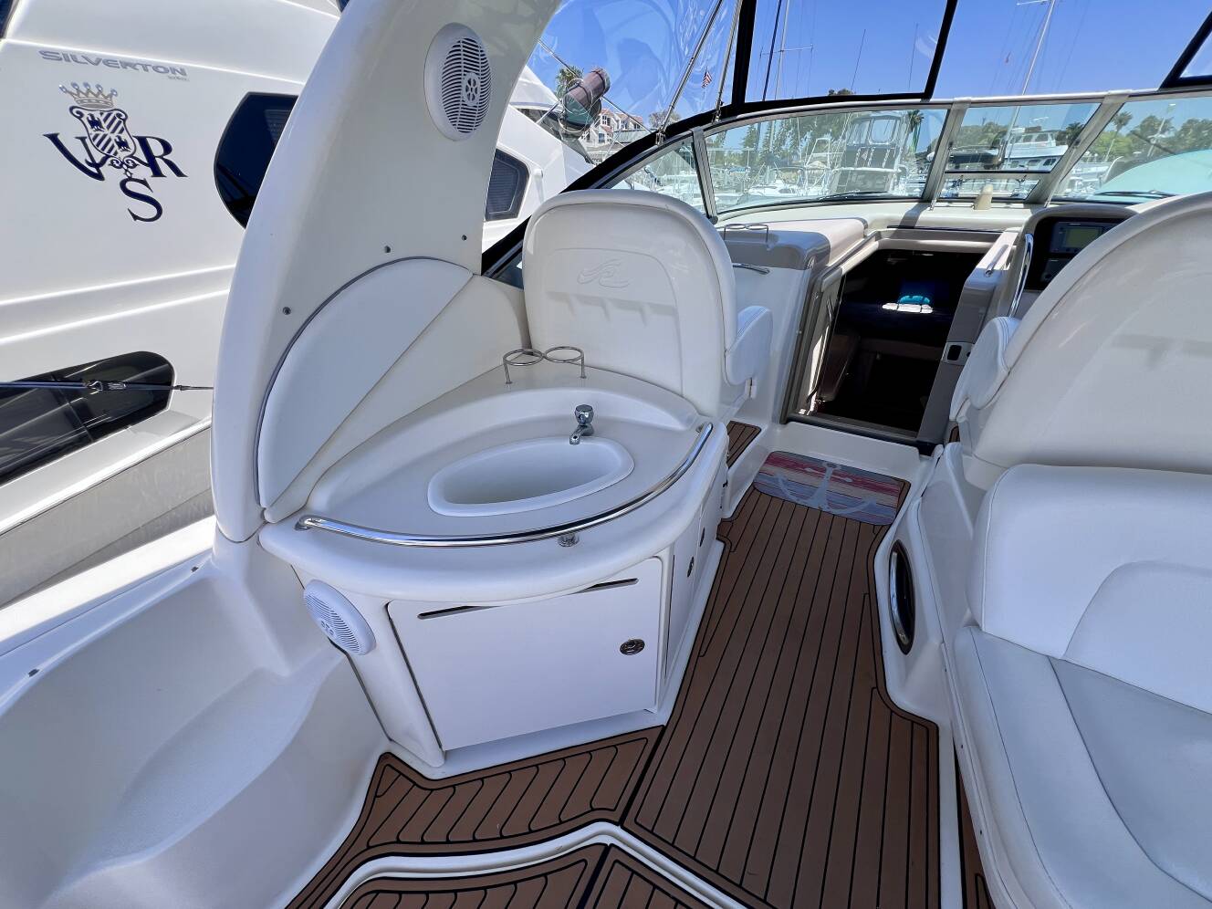 A photo of this 2003 Sea Ray 340 SUNDANCER