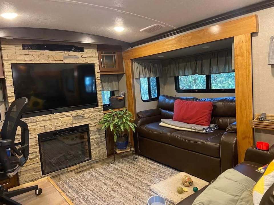 2017 Keystone MONTANA 3790RD in salem NH