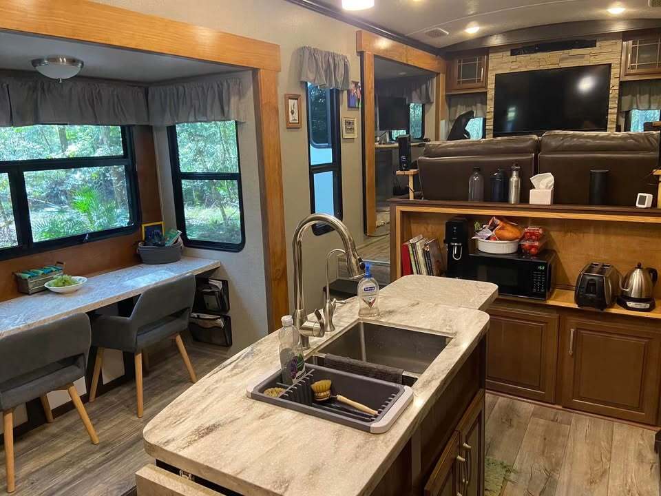 2017 Keystone MONTANA 3790RD in salem NH
