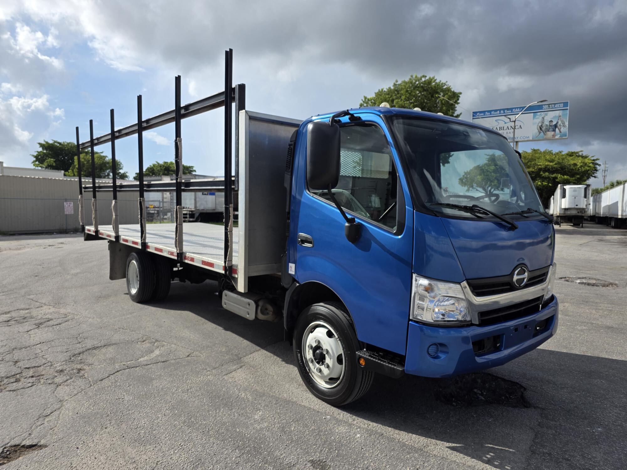 2020 HINO 195