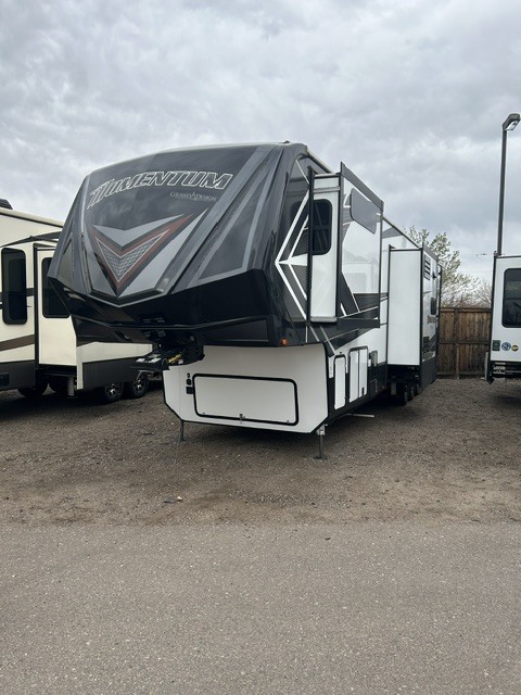 2019 Grand Design MOMENTUM 397THS in strasburg CO
