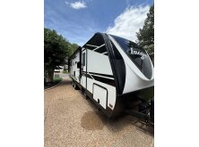 Travel Trailers: An RV Buyer Basics Guide image