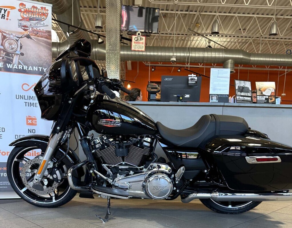 2025 Harley-Davidson Street Glide in Oakdale, NY