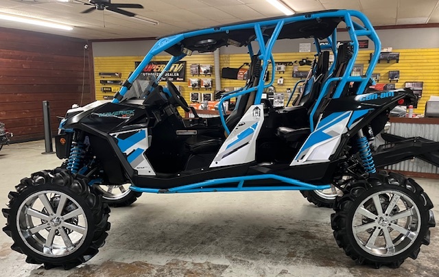 2017 Can-Am MAVERICK MAX 1000R XMR 4X4 EFI X MR 1000R in spring TX