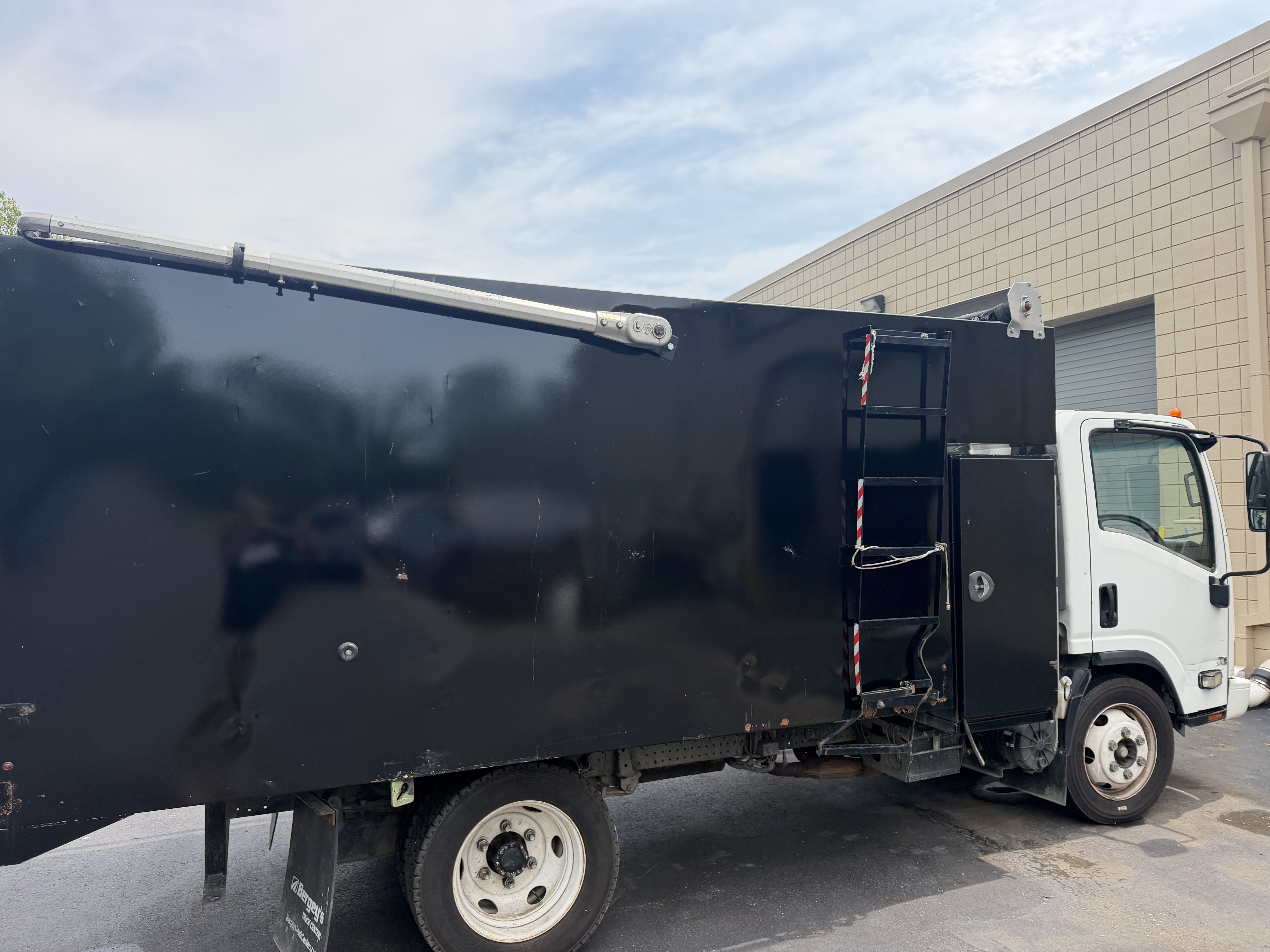2019 ISUZU NPR in Kansas City, MO