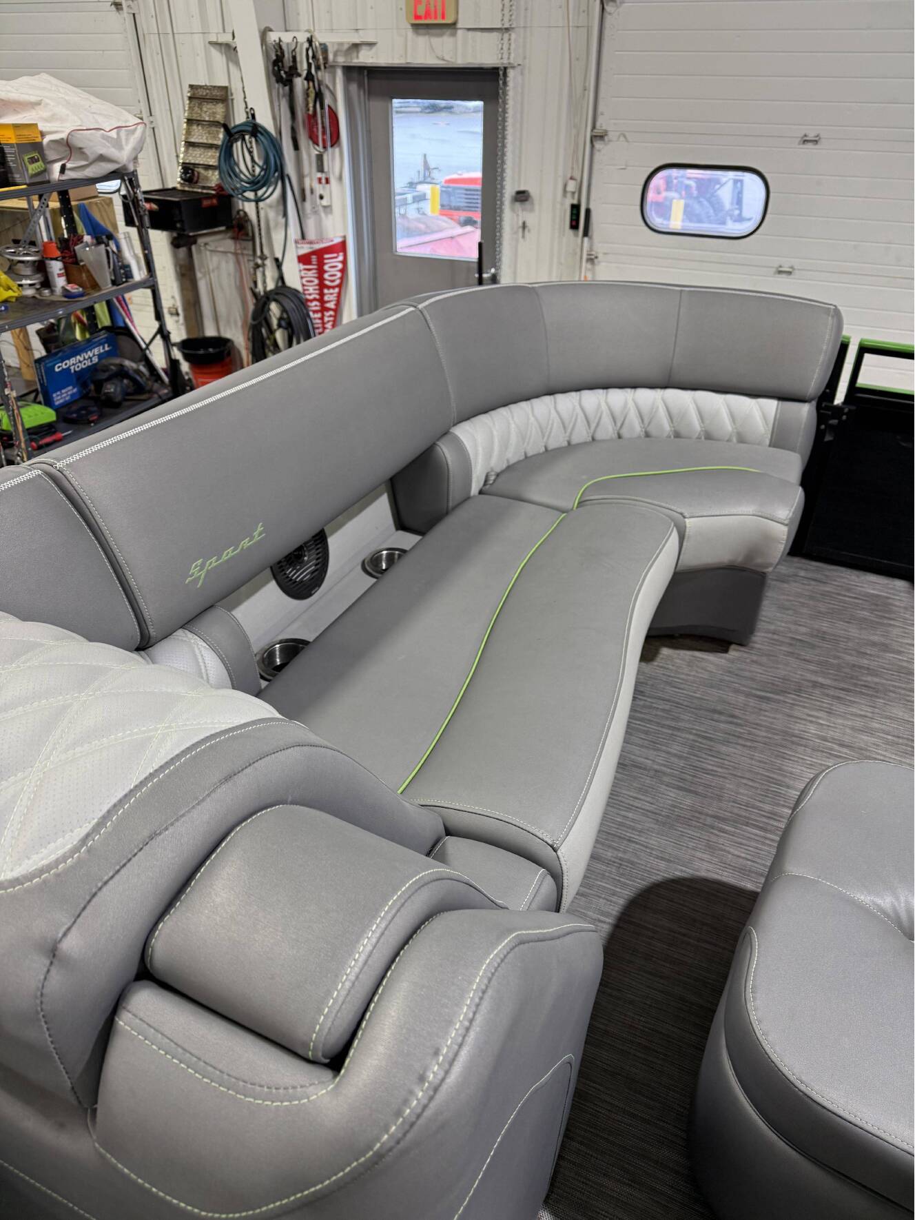 A photo of this 2021 Bennington 23 RXFB