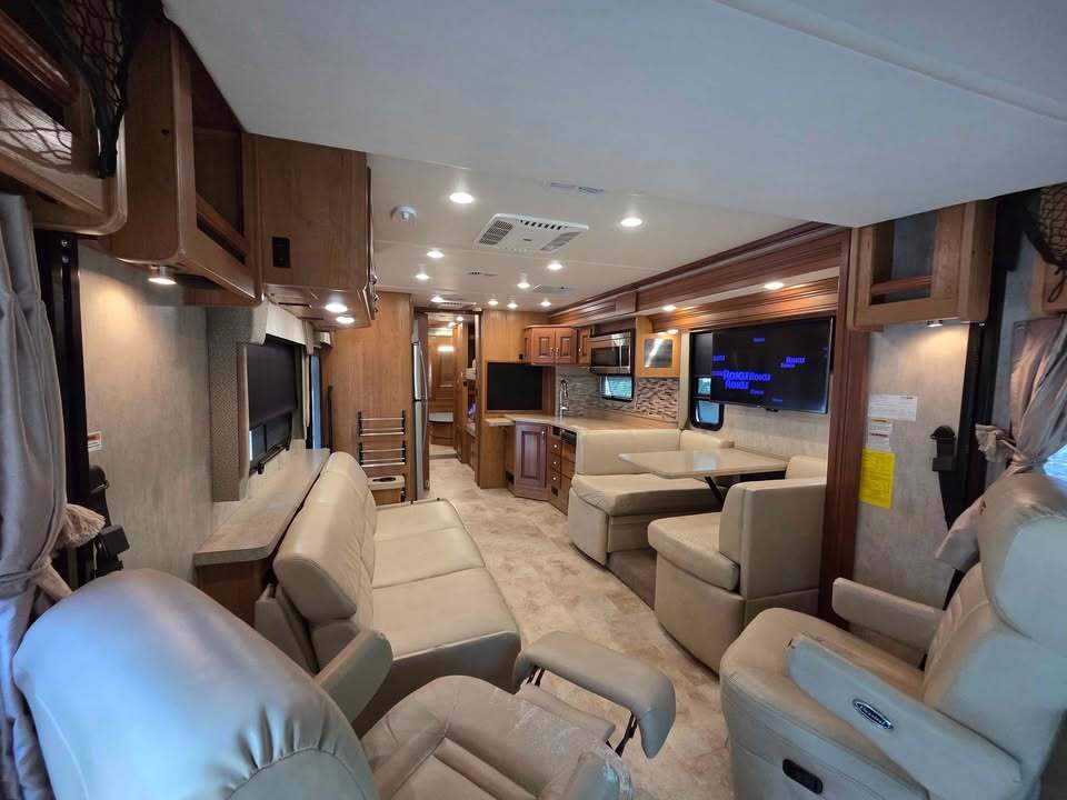 2016 Fleetwood EXCURSION 35E RV