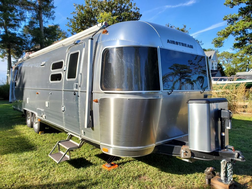 2021 Airstream Globetrotter 30RB Twin in piney point MD