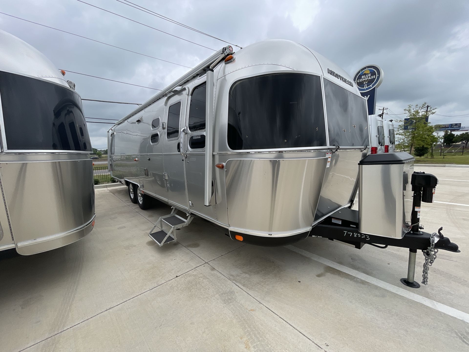 2024 Airstream Classic 30RB in buda TX