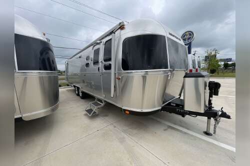 2024 Airstream Classic 30RB in buda TX