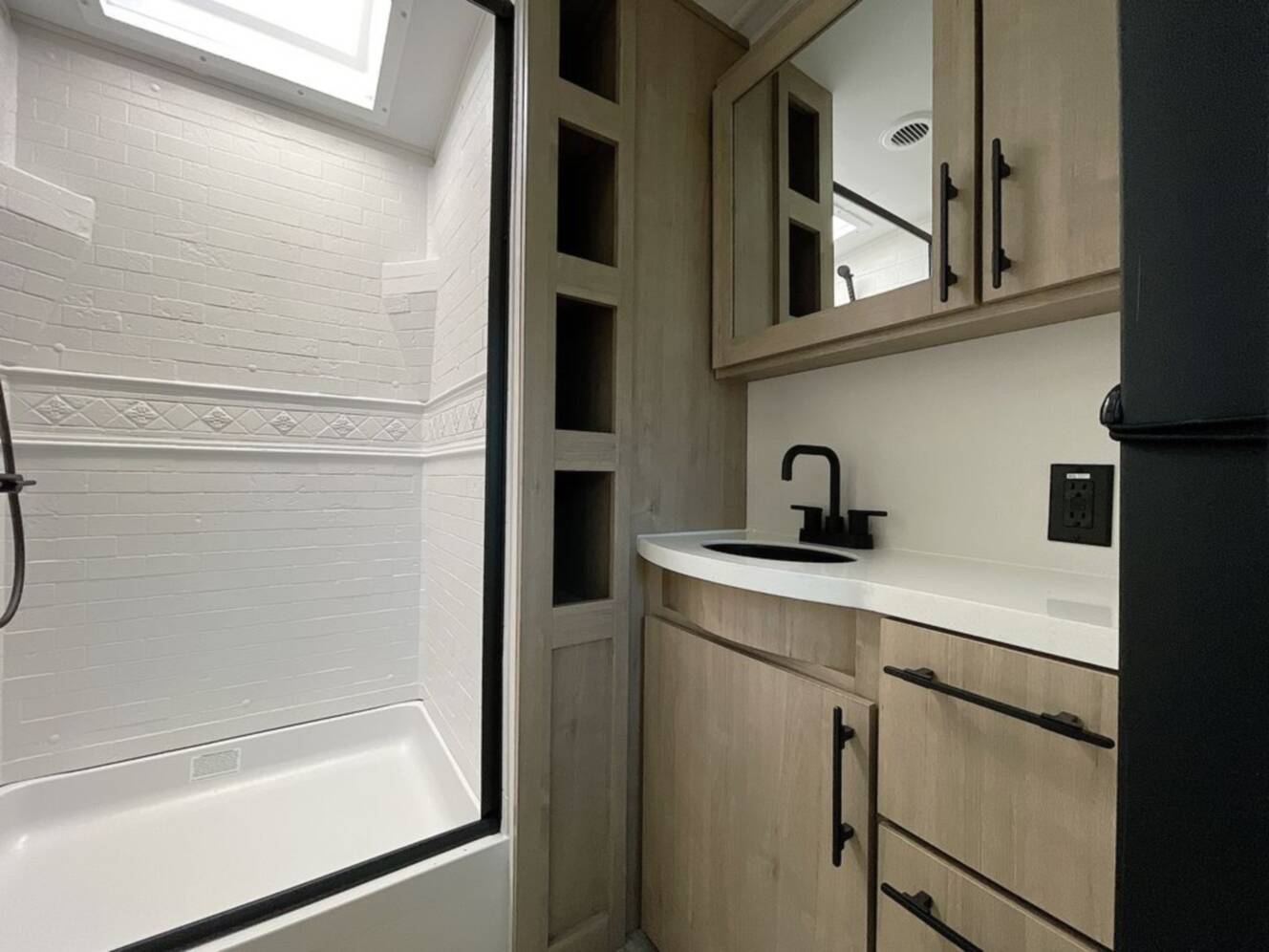 A photo of this 2025 Grand Design Imagine 2670MK