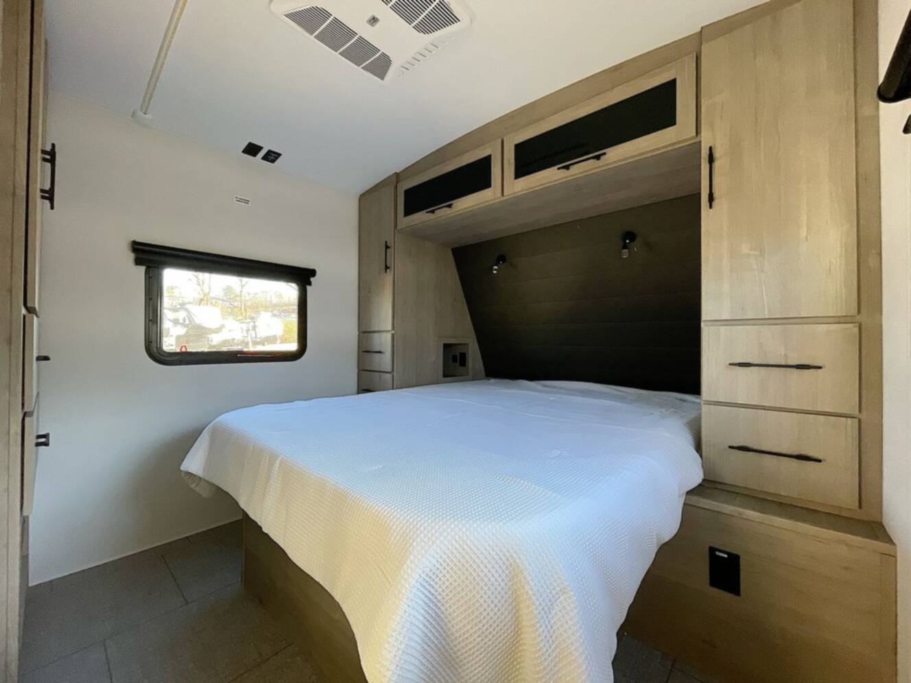 A photo of this 2025 Grand Design Imagine 2670MK