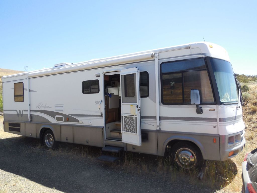 2000 Winnebago Adventurer 32V in ellensburg WA