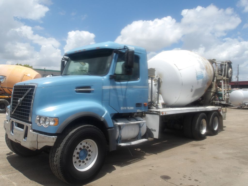 2007 VOLVO VHD in Houston, TX