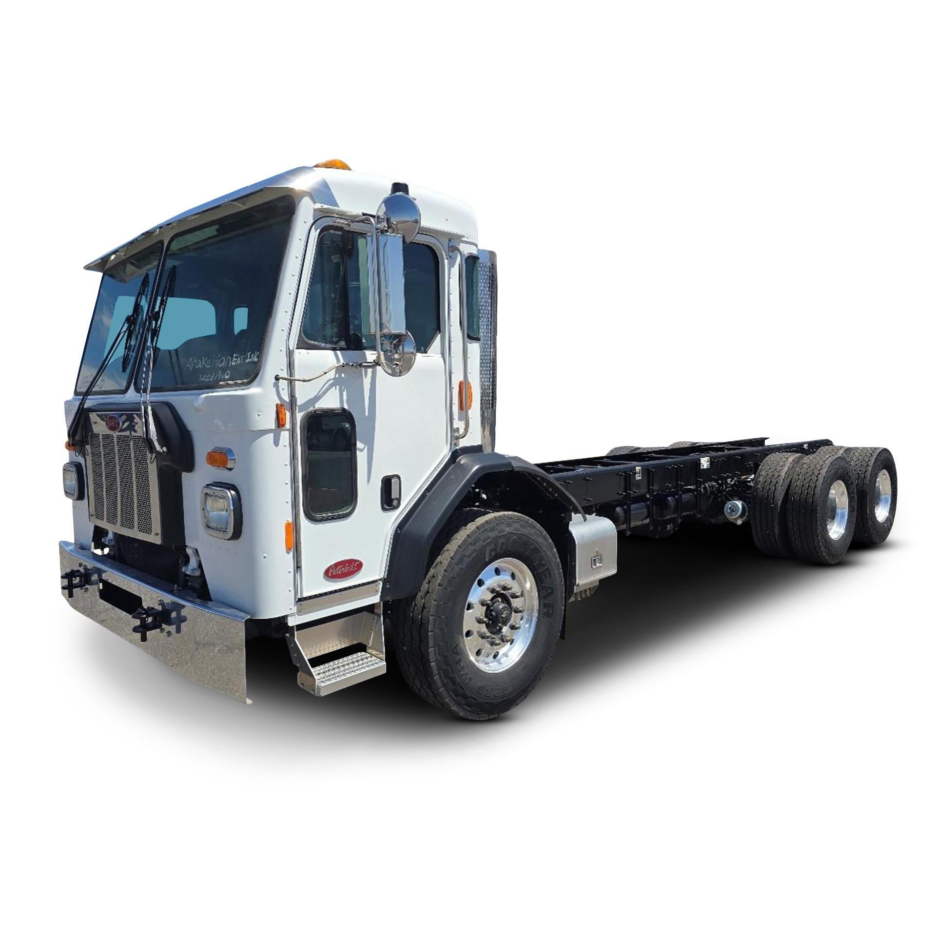 2025 PETERBILT 520 in Pico Rivera, CA