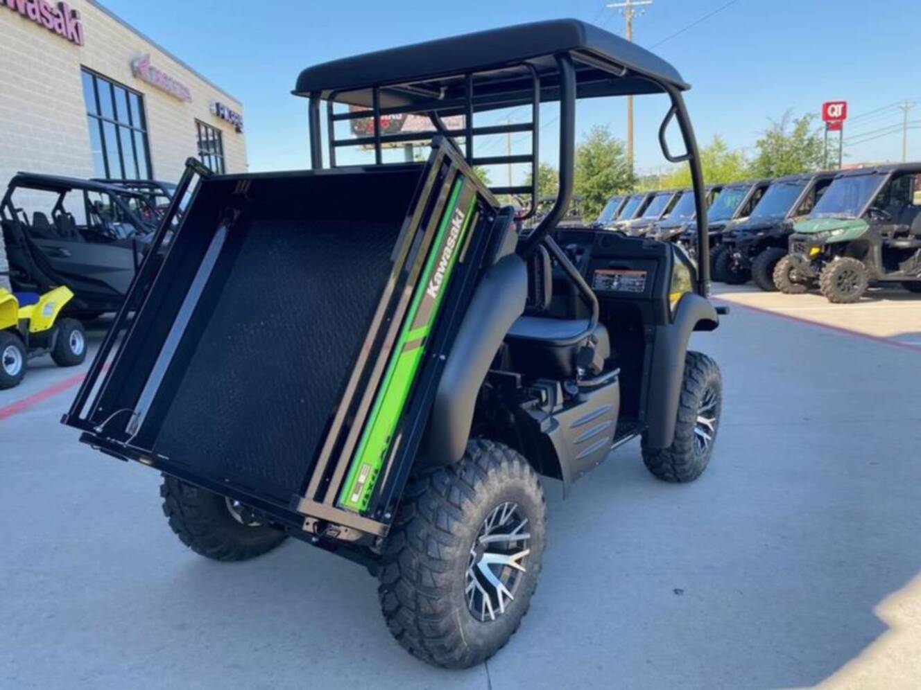 A photo of this 2027 Kawasaki Mule SX 4x4 XC LE