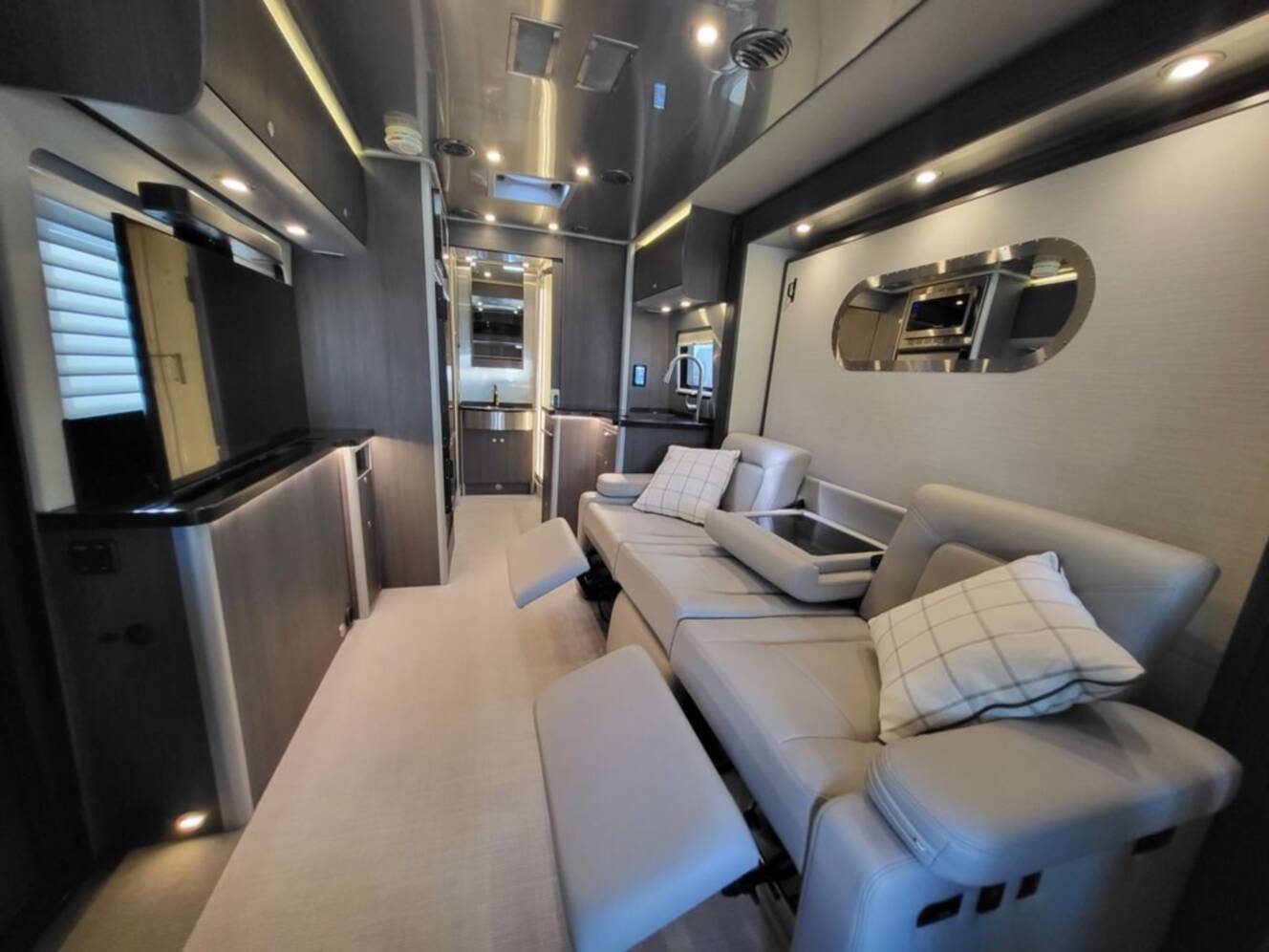 A photo of this 2023 Airstream Atlas E1