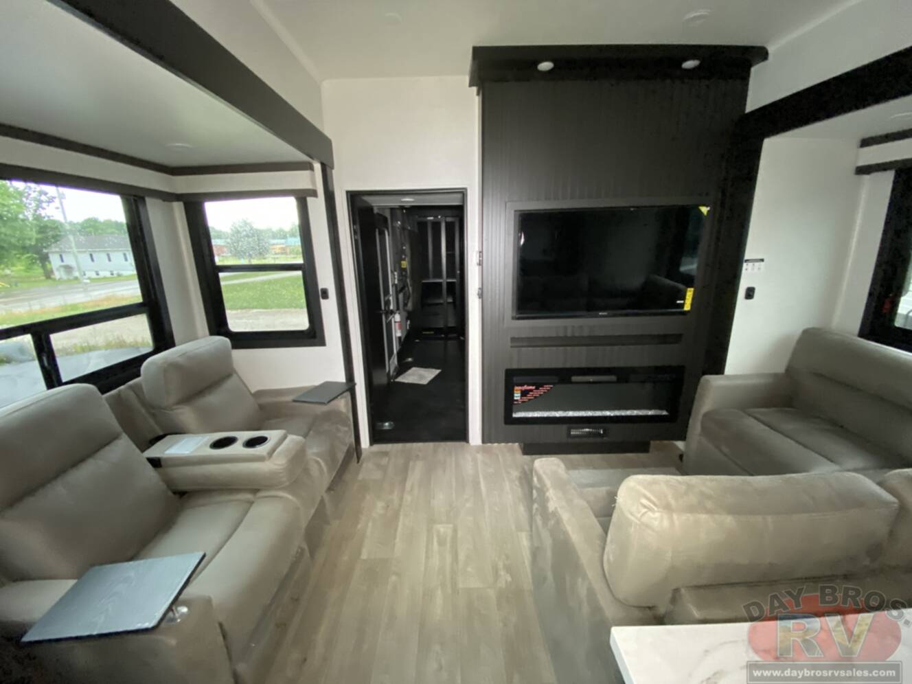 A photo of this 2027 Jayco Seismic 395