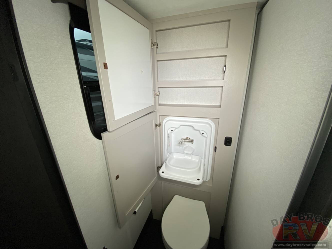A photo of this 2027 Jayco Seismic 395