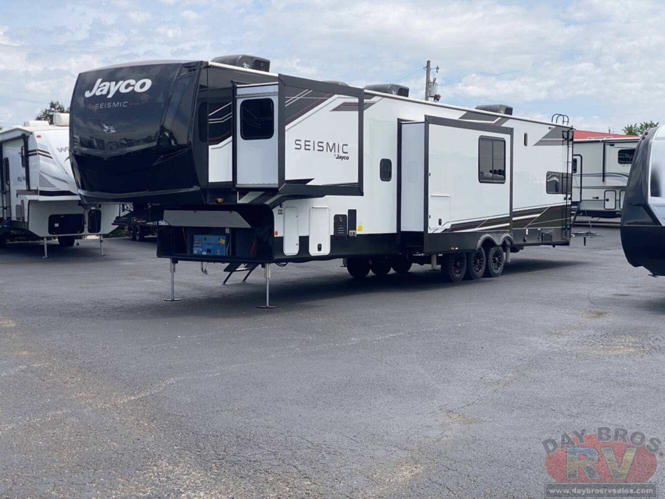 A photo of this 2027 Jayco Seismic 395