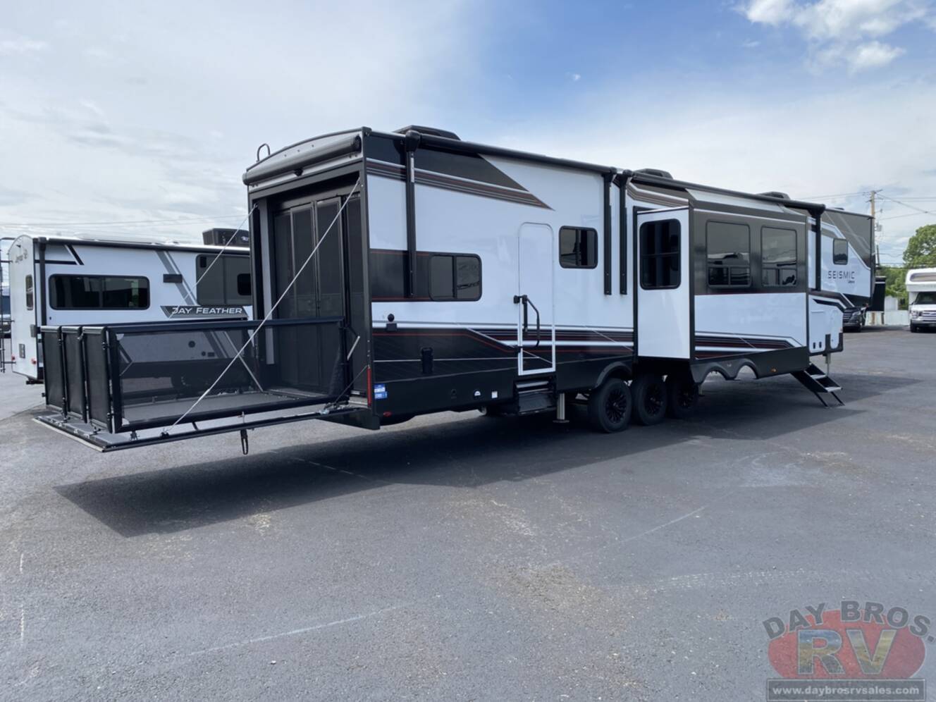A photo of this 2027 Jayco Seismic 395
