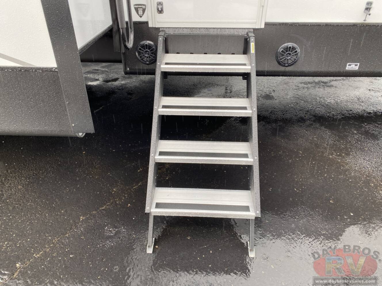 A photo of this 2027 Jayco Seismic 395