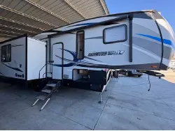 2019 FOREST RIVER CHEROKEE ARCTIC WOLF 285RL4