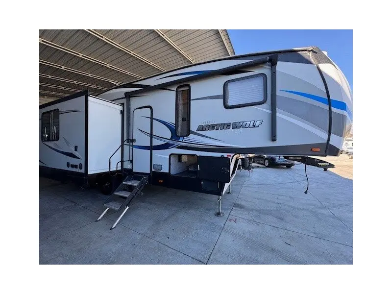 2019 FOREST RIVER CHEROKEE ARCTIC WOLF 285RL4