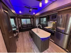 2019 FOREST RIVER CHEROKEE ARCTIC WOLF 285RL4