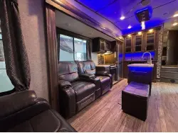 2019 FOREST RIVER CHEROKEE ARCTIC WOLF 285RL4