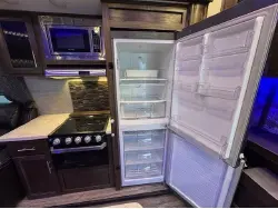 2019 FOREST RIVER CHEROKEE ARCTIC WOLF 285RL4