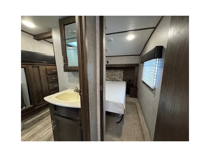 2019 FOREST RIVER CHEROKEE ARCTIC WOLF 285RL4