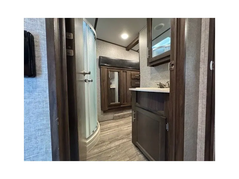 2019 FOREST RIVER CHEROKEE ARCTIC WOLF 285RL4