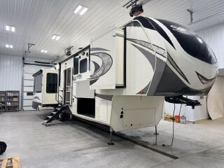 2018 GRAND DESIGN SOLITUDE 373FB/373FB-R
