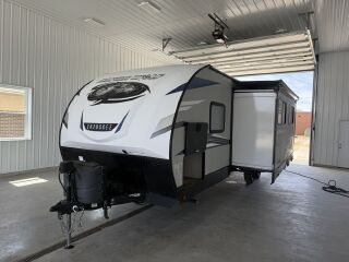 2021 FOREST RIVER CHEROKEE ALPHA WOLF 26DBH-L