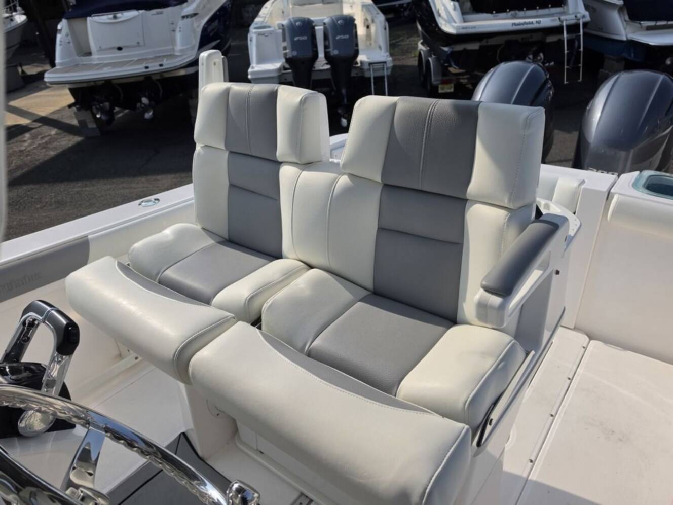 A photo of this 2017 Everglades 255 Center Console