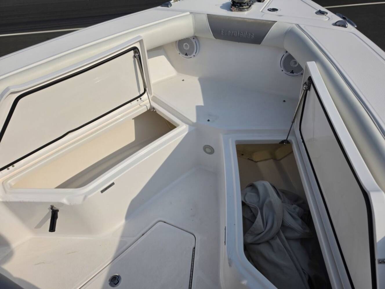 A photo of this 2017 Everglades 255 Center Console
