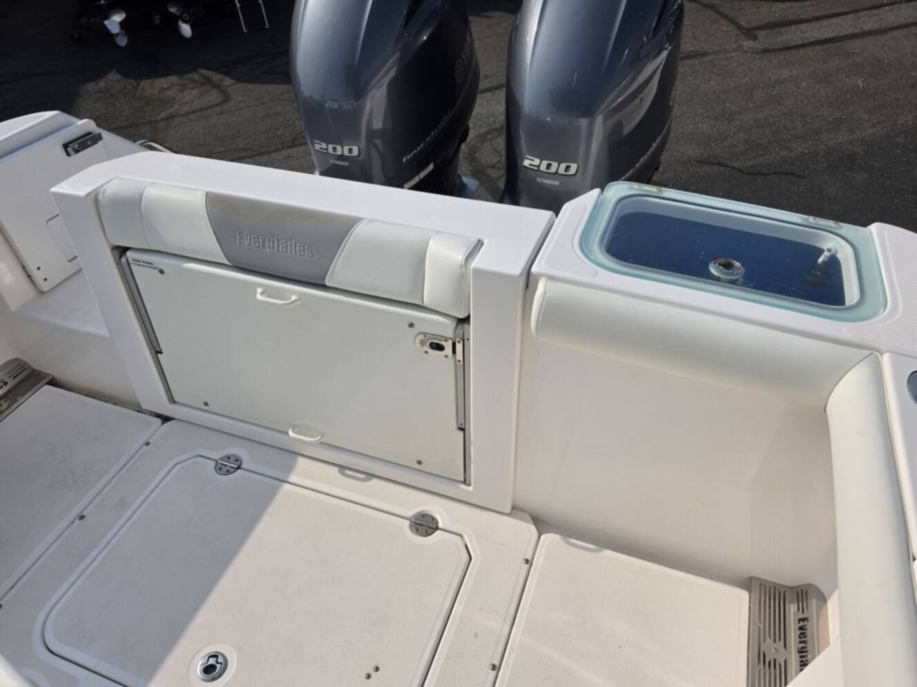 A photo of this 2017 Everglades 255 Center Console
