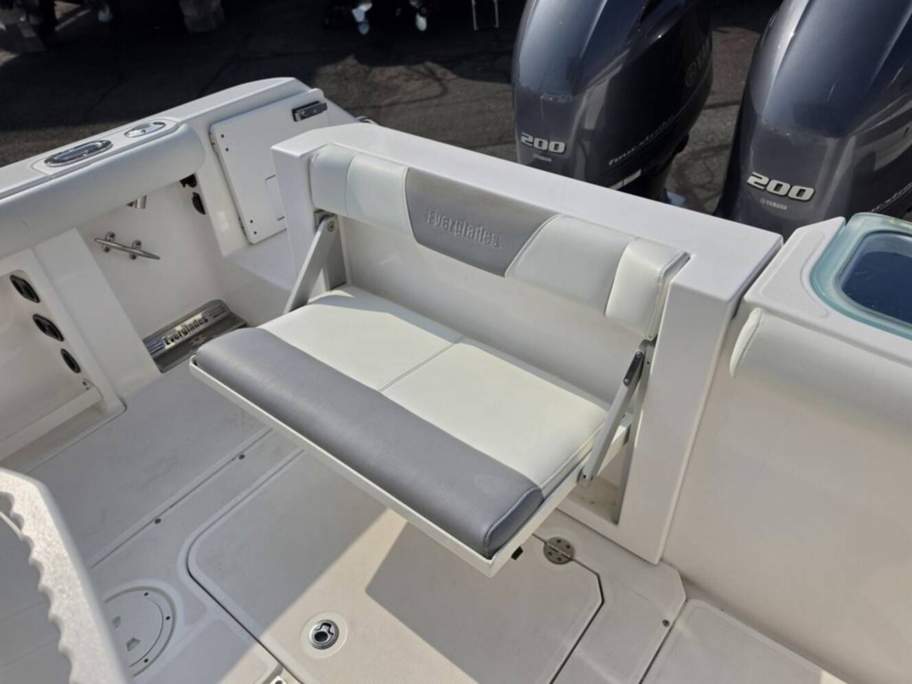 A photo of this 2017 Everglades 255 Center Console