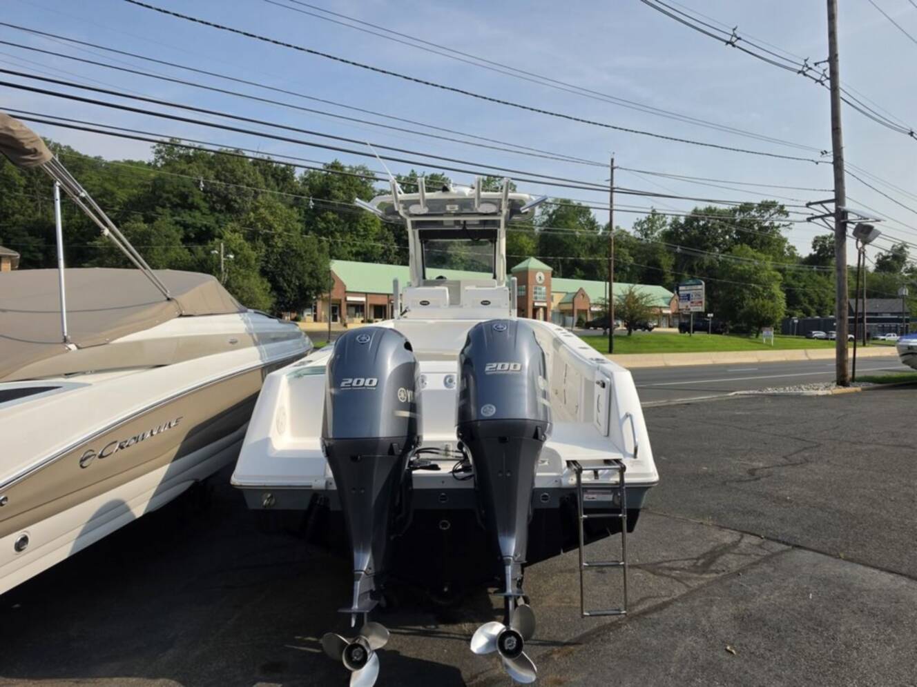 A photo of this 2017 Everglades 255 Center Console
