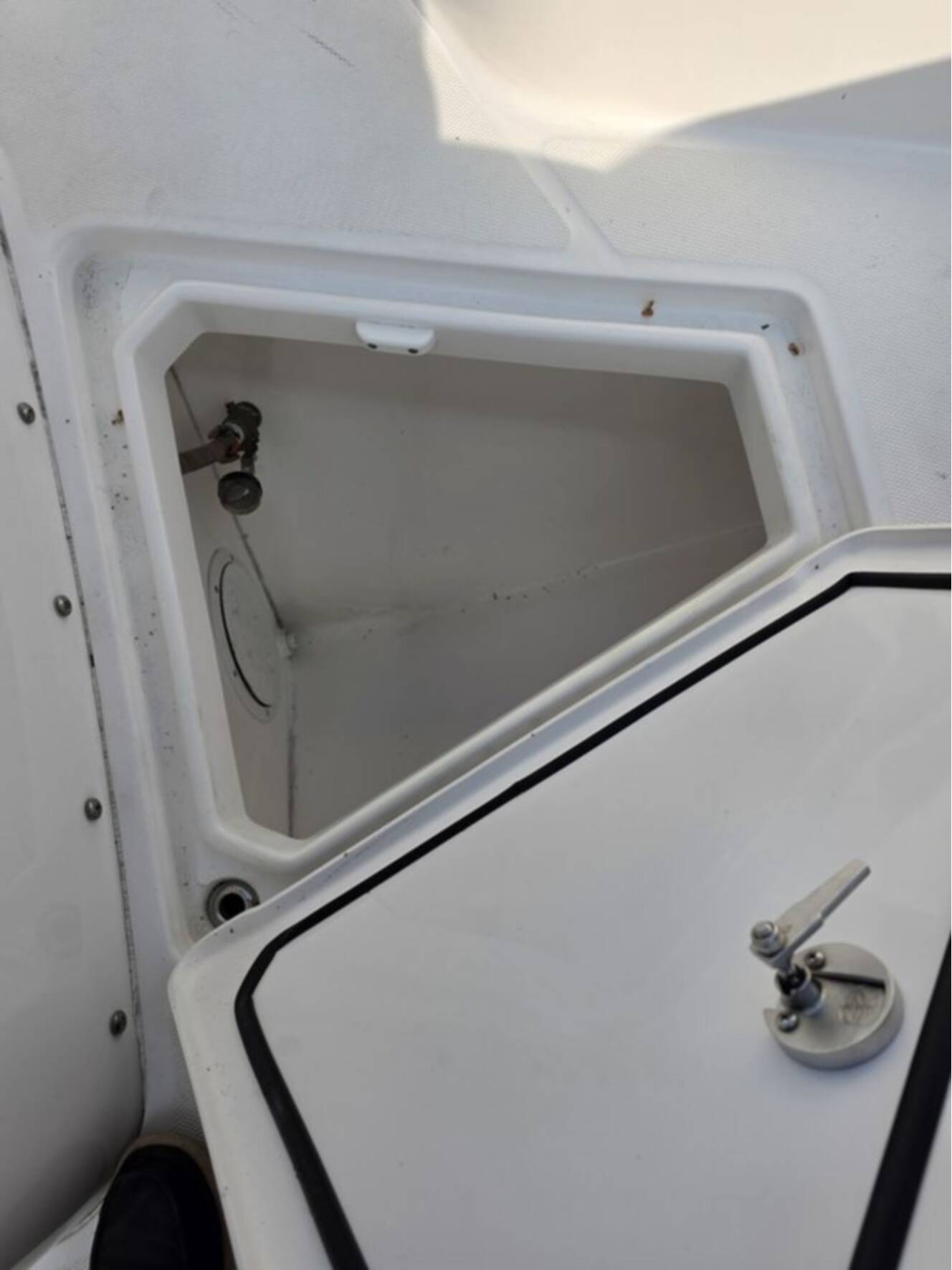 A photo of this 2017 Everglades 255 Center Console