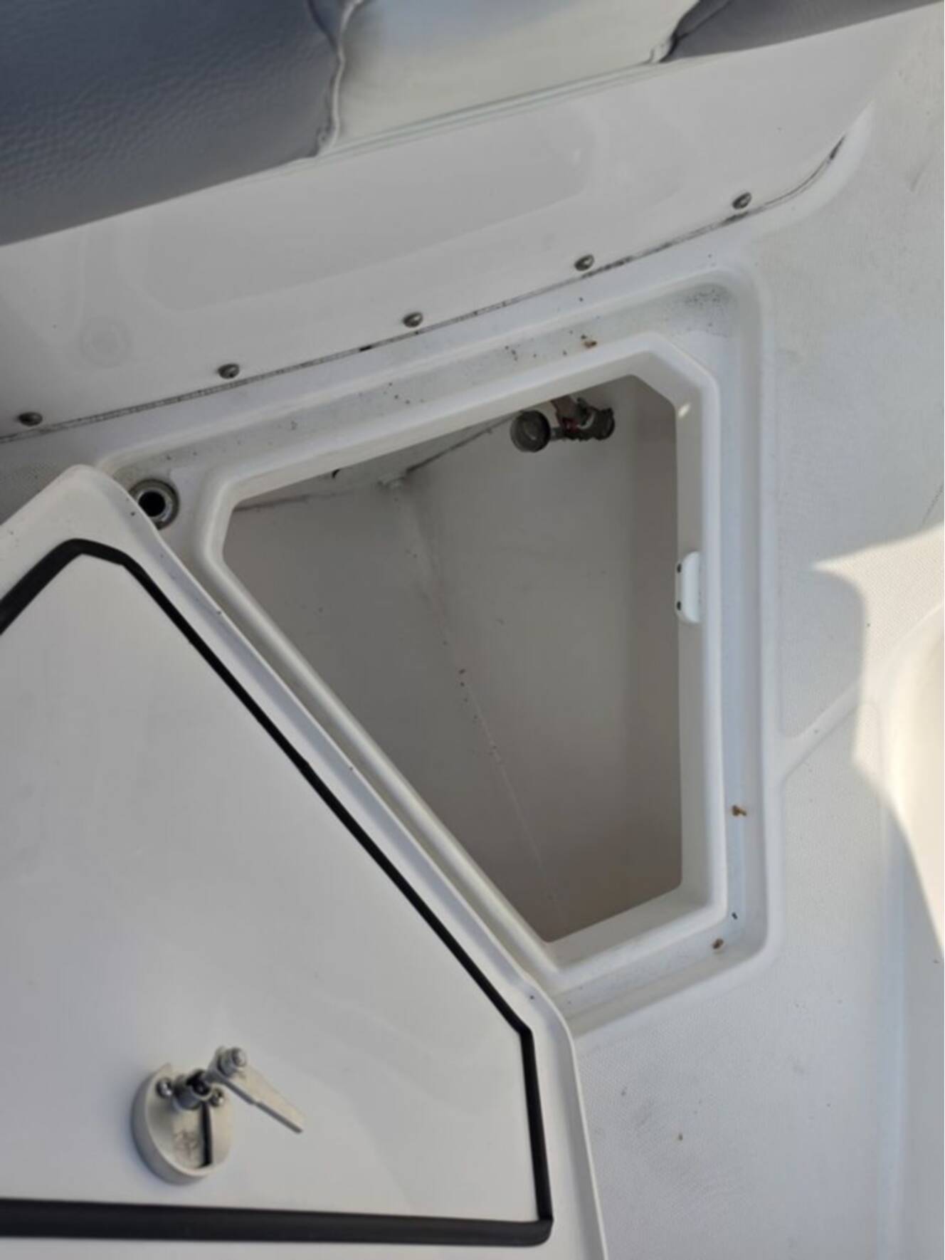 A photo of this 2017 Everglades 255 Center Console