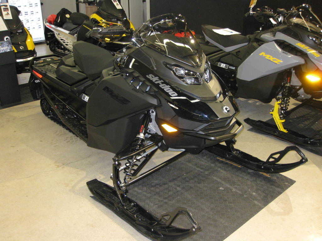 2026 Ski-Doo MXZ® Adrenaline® 850 E-TEC 129_Black 850 E-TEC 129 1.5 in indian river MI
